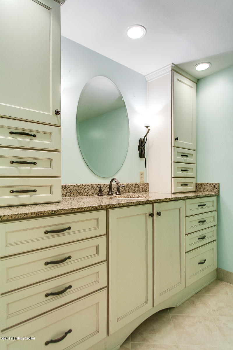 7245 Fox Harbor Road Prospect, KY 40059 - Photo 14 of 52 1 of 2 Master Baths - Hers