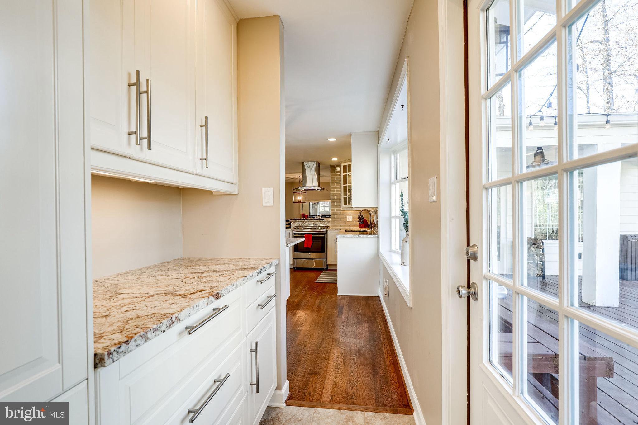 6917 Vancouver Road Springfield, VA 22152 - Photo 19 of 42 BUTLER’S PANTRY