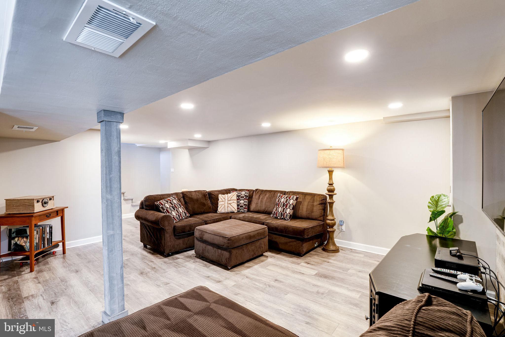 6917 Vancouver Road Springfield, VA 22152 - Photo 22 of 42 FAMILY ROOM