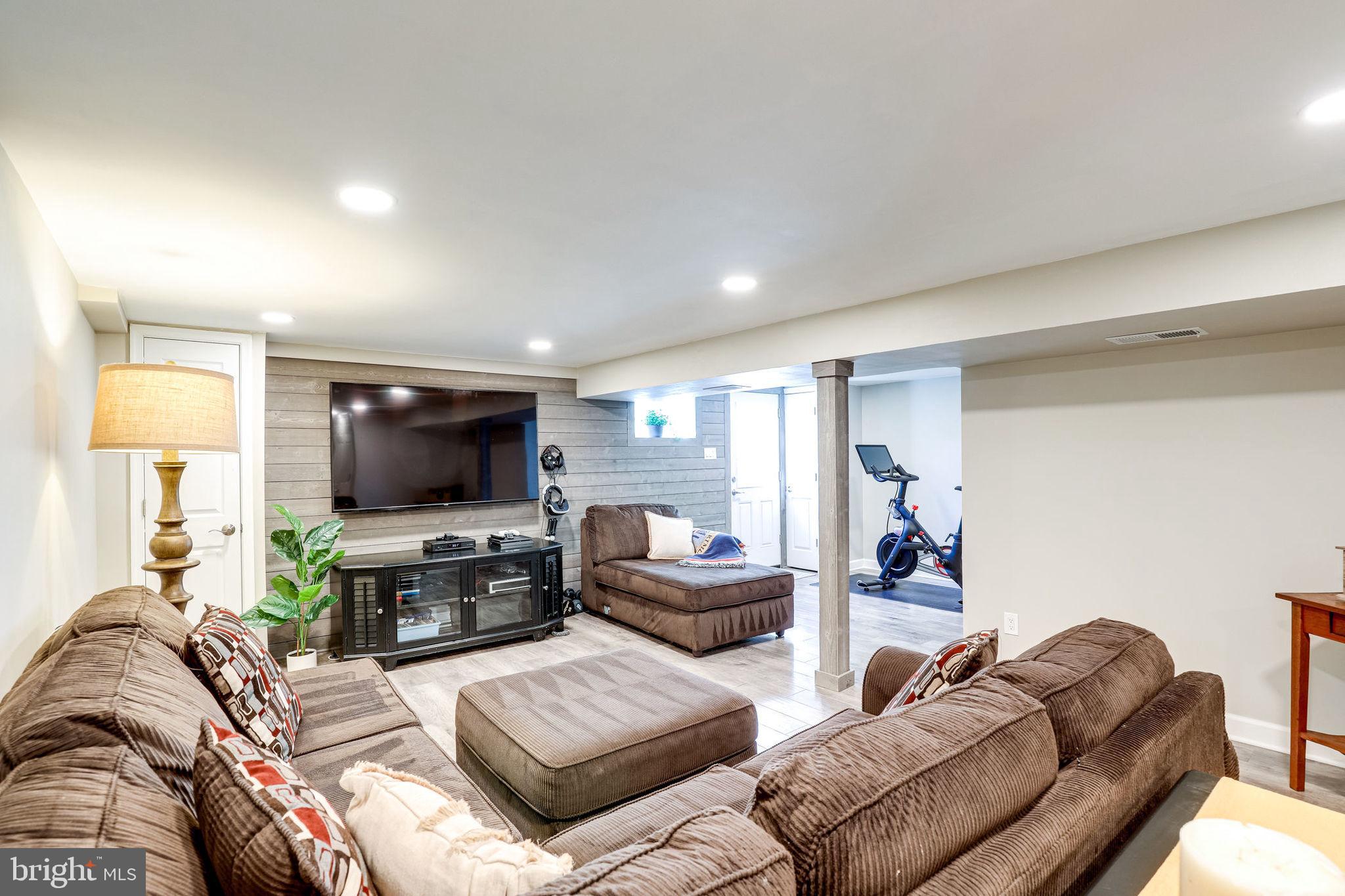 6917 Vancouver Road Springfield, VA 22152 - Photo 25 of 42 FAMILY ROOM