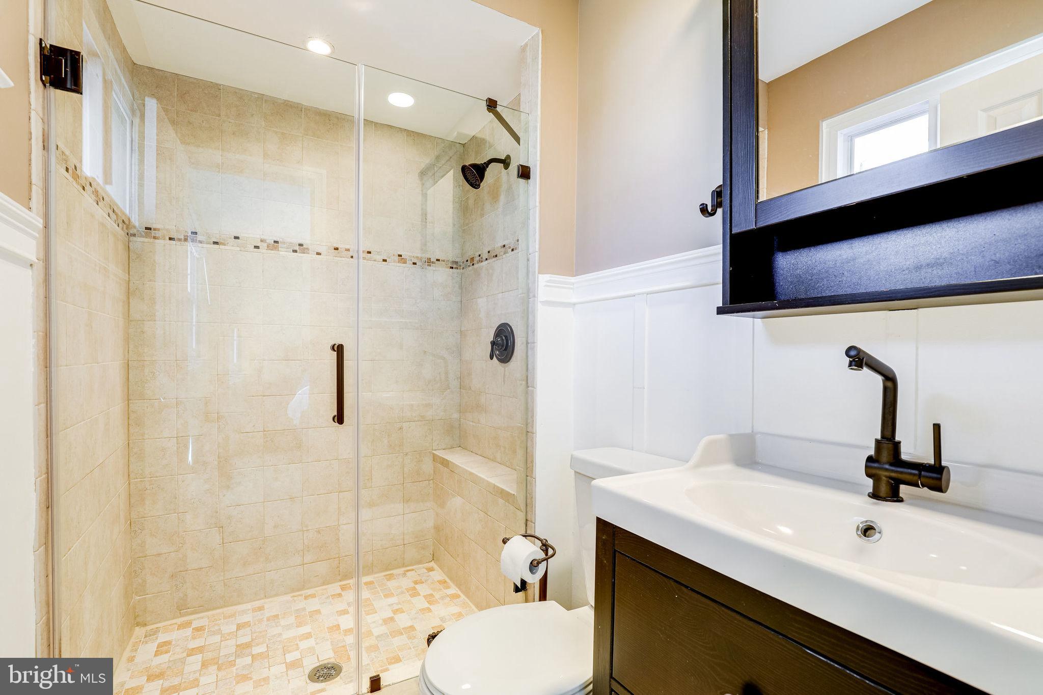 6917 Vancouver Road Springfield, VA 22152 - Photo 29 of 42 MASTER BATH