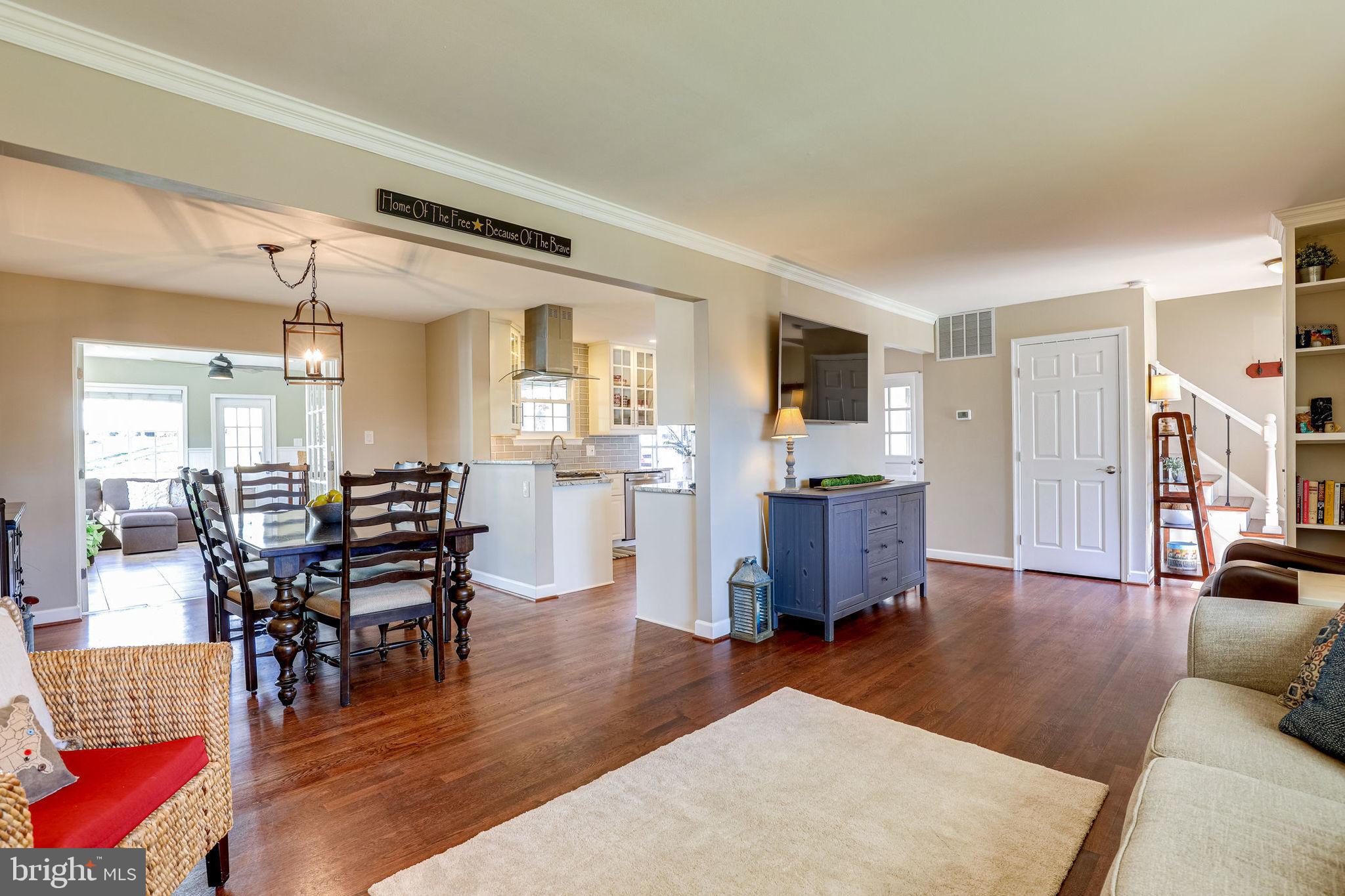 6917 Vancouver Road Springfield, VA 22152 - Photo 10 of 42 LIVING ROOM