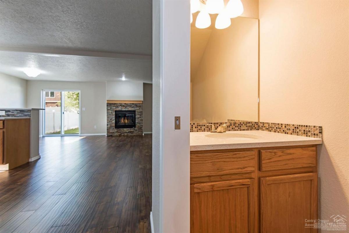 2233 Southwest 22nd Street Redmond, OR 97756 - Photo 3 of 22 Additional Photo