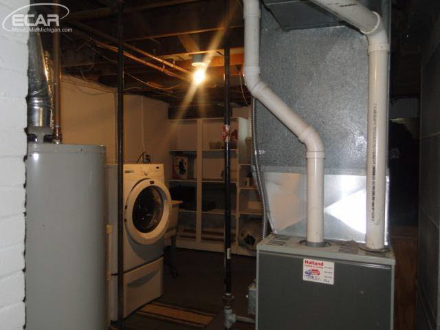 6130 East Coldwater Road Flint, MI 48506 - Photo 17 of 24 21292381-16.JPG