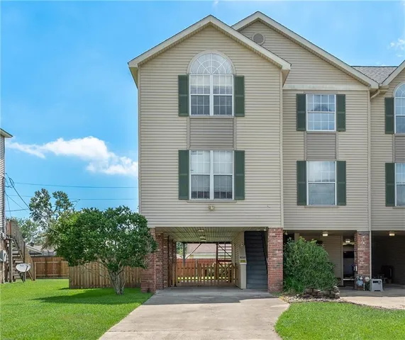$1,800 | 41 Brandon Hall Drive, Unit A, Destrehan, LA 70047