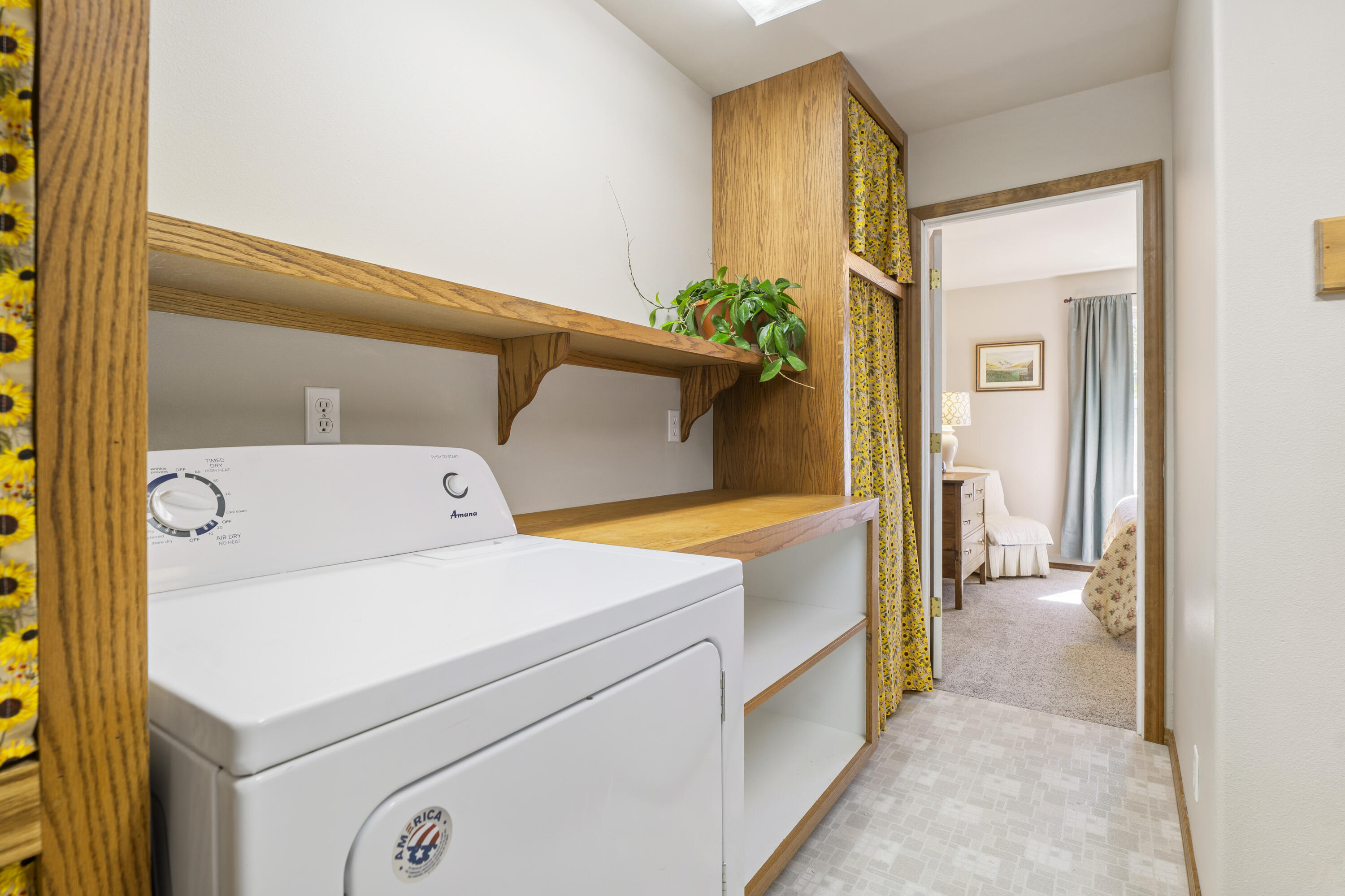 51445 Ash Road La Pine, OR 97739 - Photo 21 of 50 17-Laundry Room