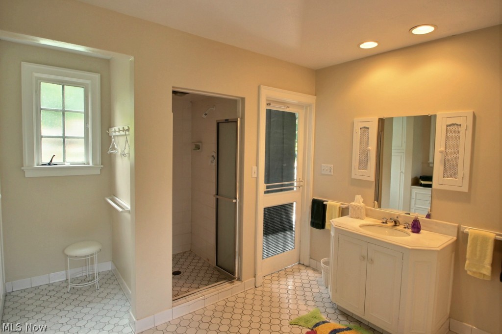7450 Markell Road Willoughby, OH 44094 - Photo 20 of 25 Full bath in the cabana/pool house!