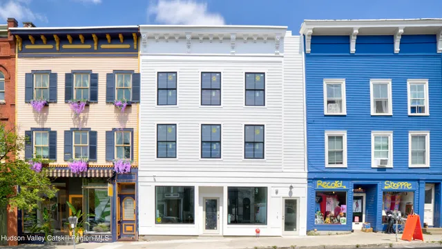 $2,800 | 432 Warren Street, Unit 3R, Hudson, NY 12534