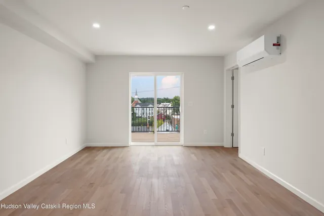 $2,800 | 432 Warren Street, Unit 3R, Hudson, NY 12534