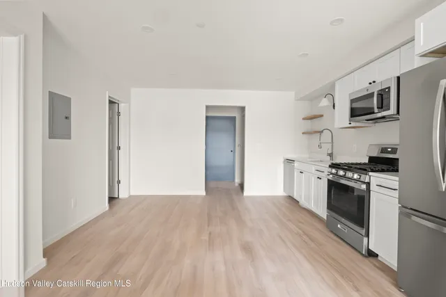 $2,800 | 432 Warren Street, Unit 3R, Hudson, NY 12534