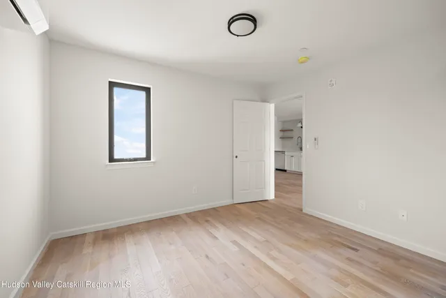 $2,800 | 432 Warren Street, Unit 3R, Hudson, NY 12534