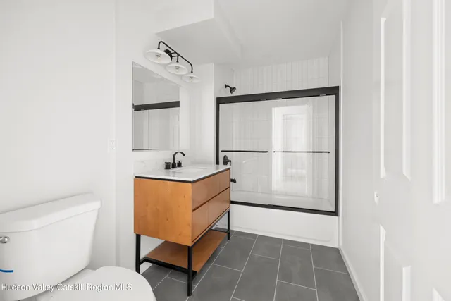 $2,800 | 432 Warren Street, Unit 3R, Hudson, NY 12534