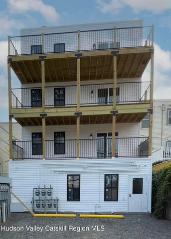 $2,800 | 432 Warren Street, Unit 3R, Hudson, NY 12534