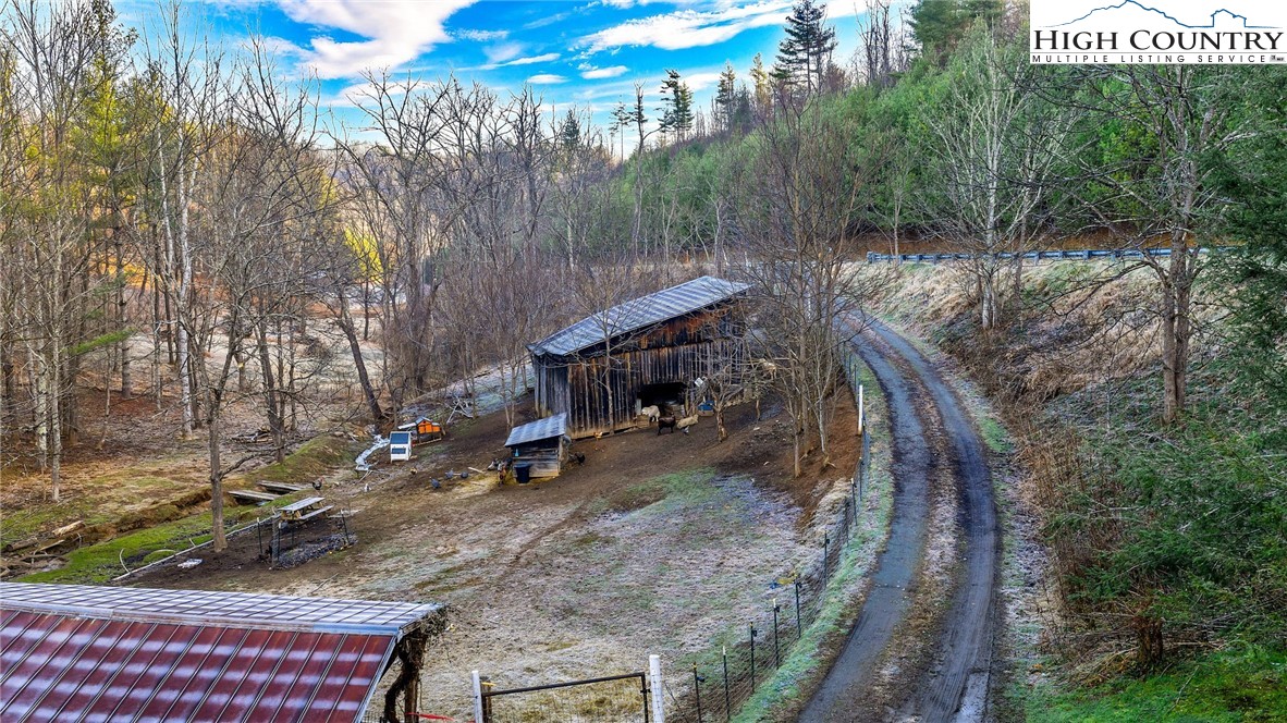 325 Sawyers Road Warrensville, NC 28693 - Photo 11 of 36