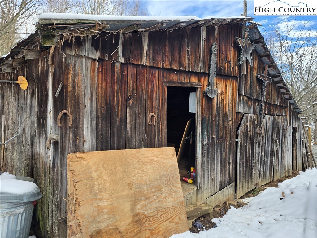 325 Sawyers Road Warrensville, NC 28693 - Photo 17 of 36