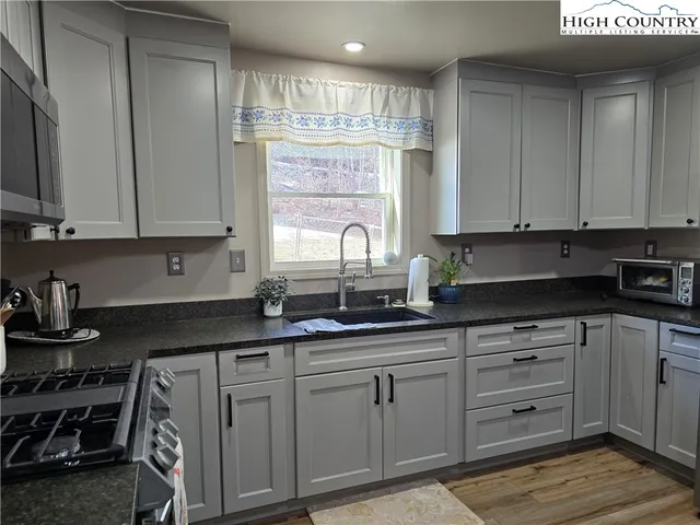 $369,900 | 325 Sawyers Road, Warrensville, NC 28693