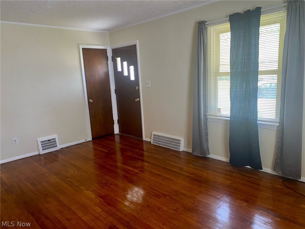 20903 Watson Road Maple Heights, OH 44137 - Photo 2 of 20 Gallery Image 2