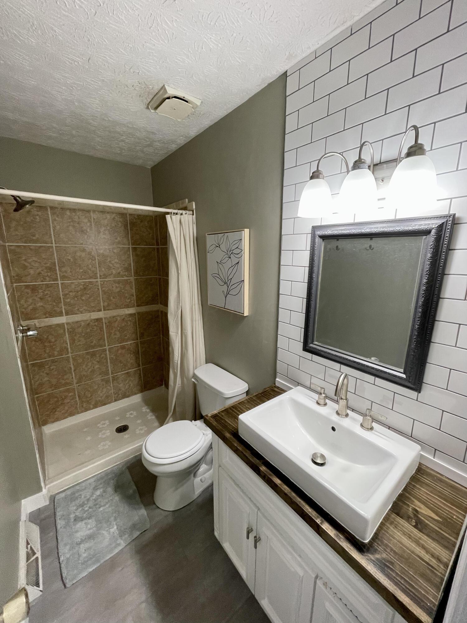 2760 Petzinger Road Columbus, OH 43209 - Photo 13 of 24 IMG_9908