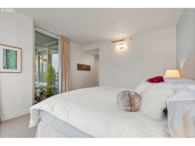 $995,000 | 1260 Northwest Naito Parkway, Unit 801B, Portland, OR 97209