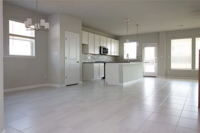 $2,395 | 105 Stone Fork Lane, Hutto, TX 78634