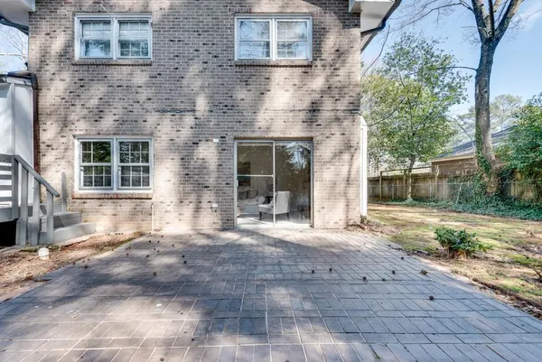 a view of a yard with a tree