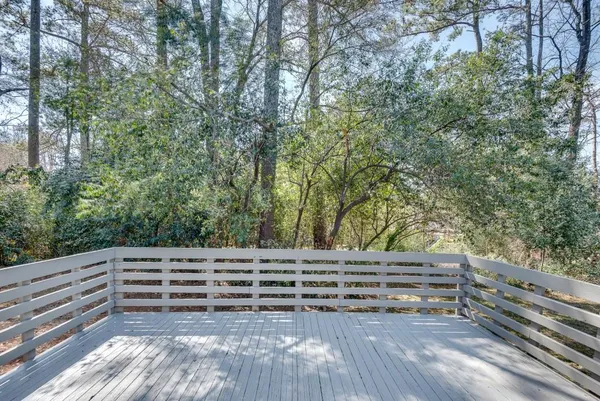 a picture of a bench in the window