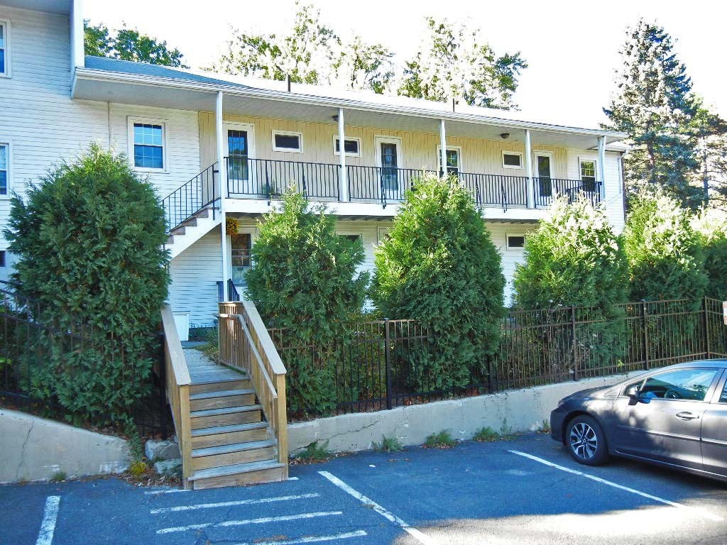 159 Round Hill Road, Unit 159 Northampton, MA 01060 - Photo 2 of 6 Gallery Image 2