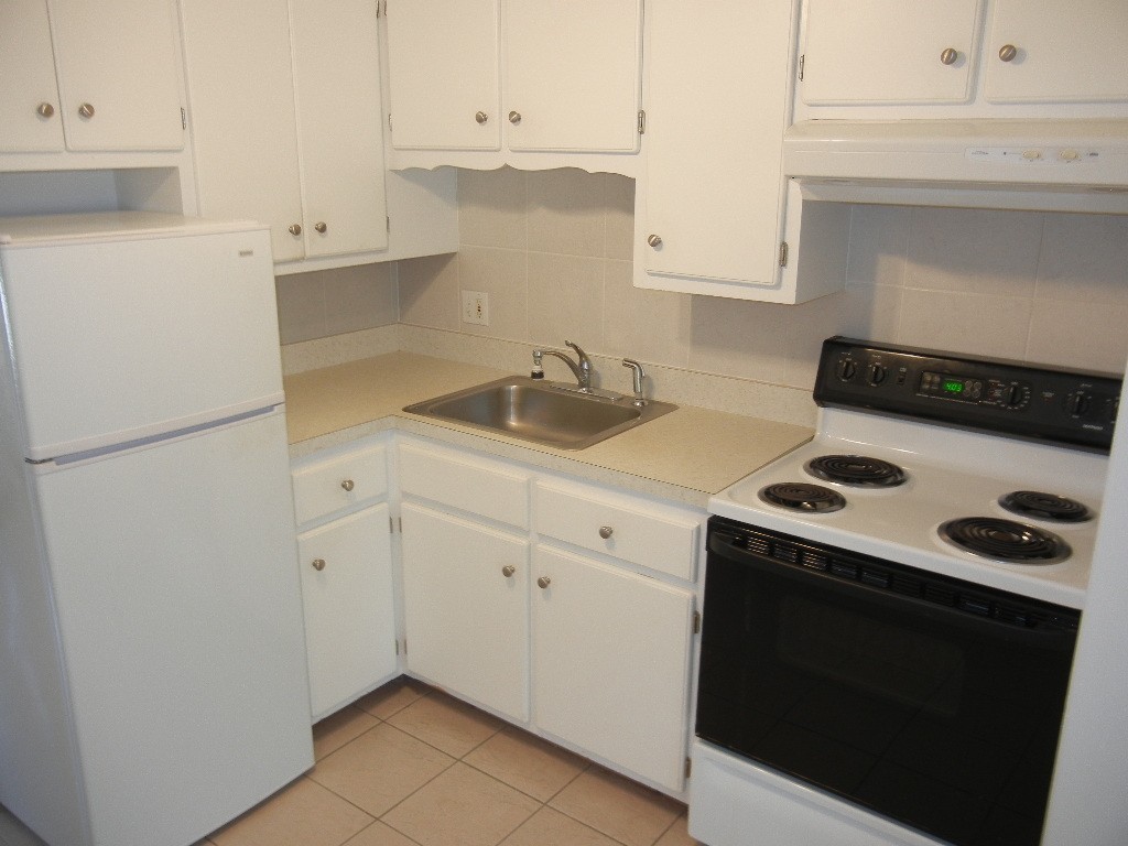 159 Round Hill Road, Unit 159 Northampton, MA 01060 - Photo 5 of 6 Gallery Image 5
