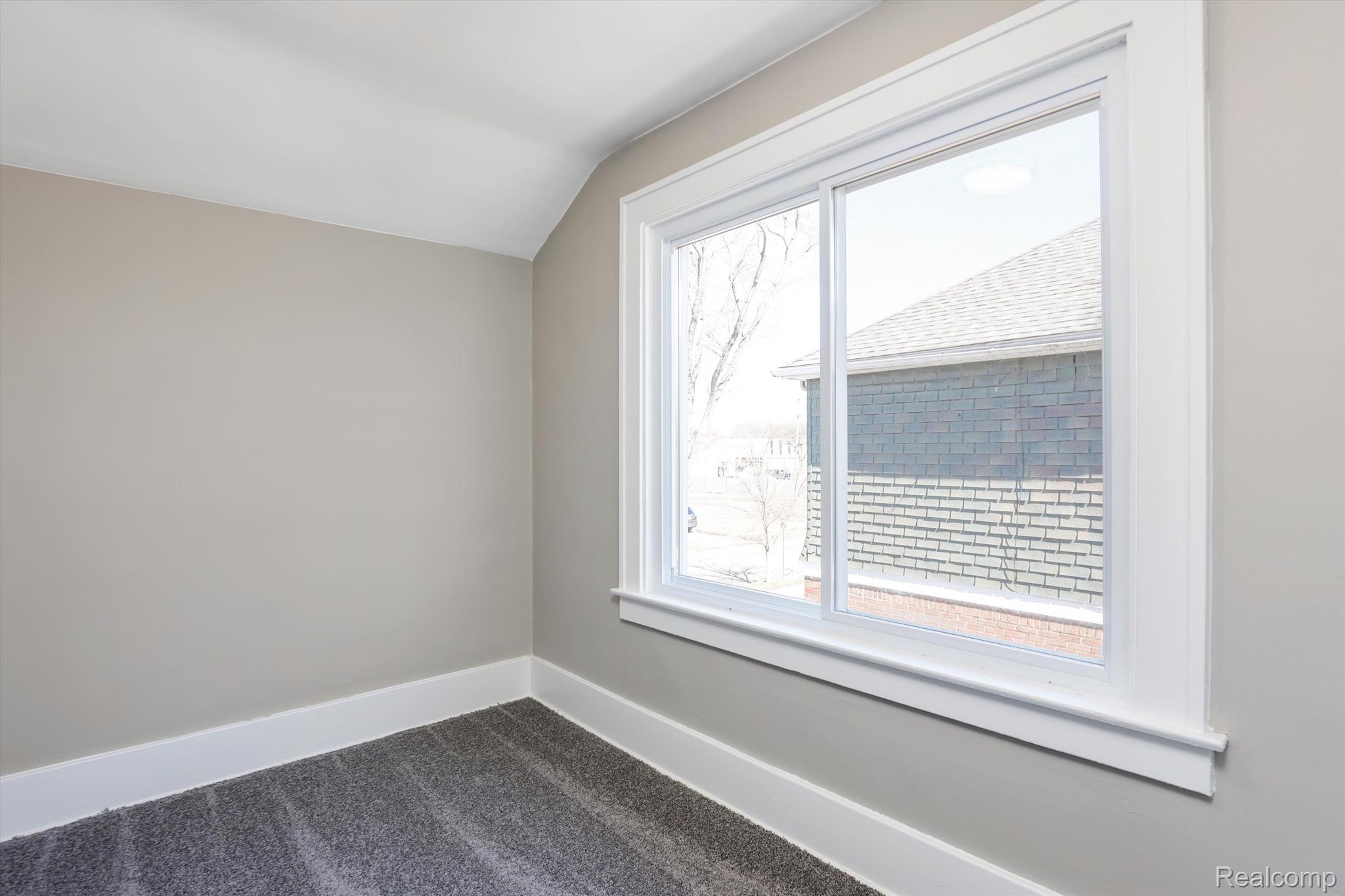1079 Eaton Road Berkley, MI 48072 - Photo 21 of 36