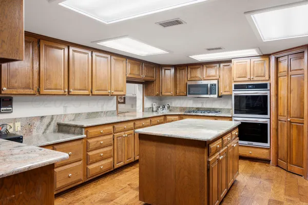 $460,000 | 2343 North Chestnut Drive, Pampa, TX 79065