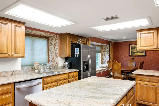 $460,000 | 2343 North Chestnut Drive, Pampa, TX 79065