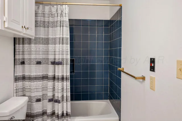 $460,000 | 2343 North Chestnut Drive, Pampa, TX 79065