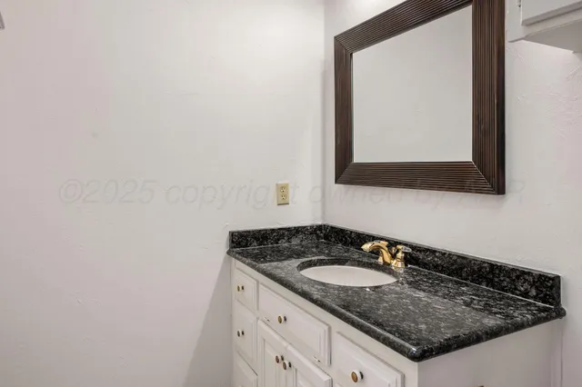 $460,000 | 2343 North Chestnut Drive, Pampa, TX 79065