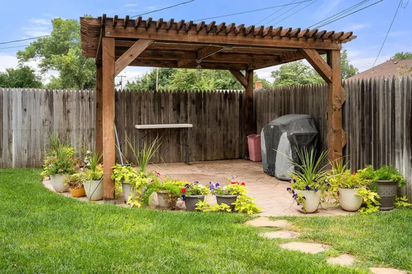 $460,000 | 2343 North Chestnut Drive, Pampa, TX 79065