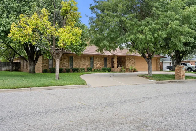 $460,000 | 2343 North Chestnut Drive, Pampa, TX 79065