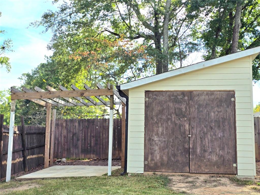 6992 Ivy Pointe Row Austell, GA 30168 - Photo 7 of 32 a view of a house with a small yard