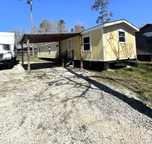a view of a back yard of the house