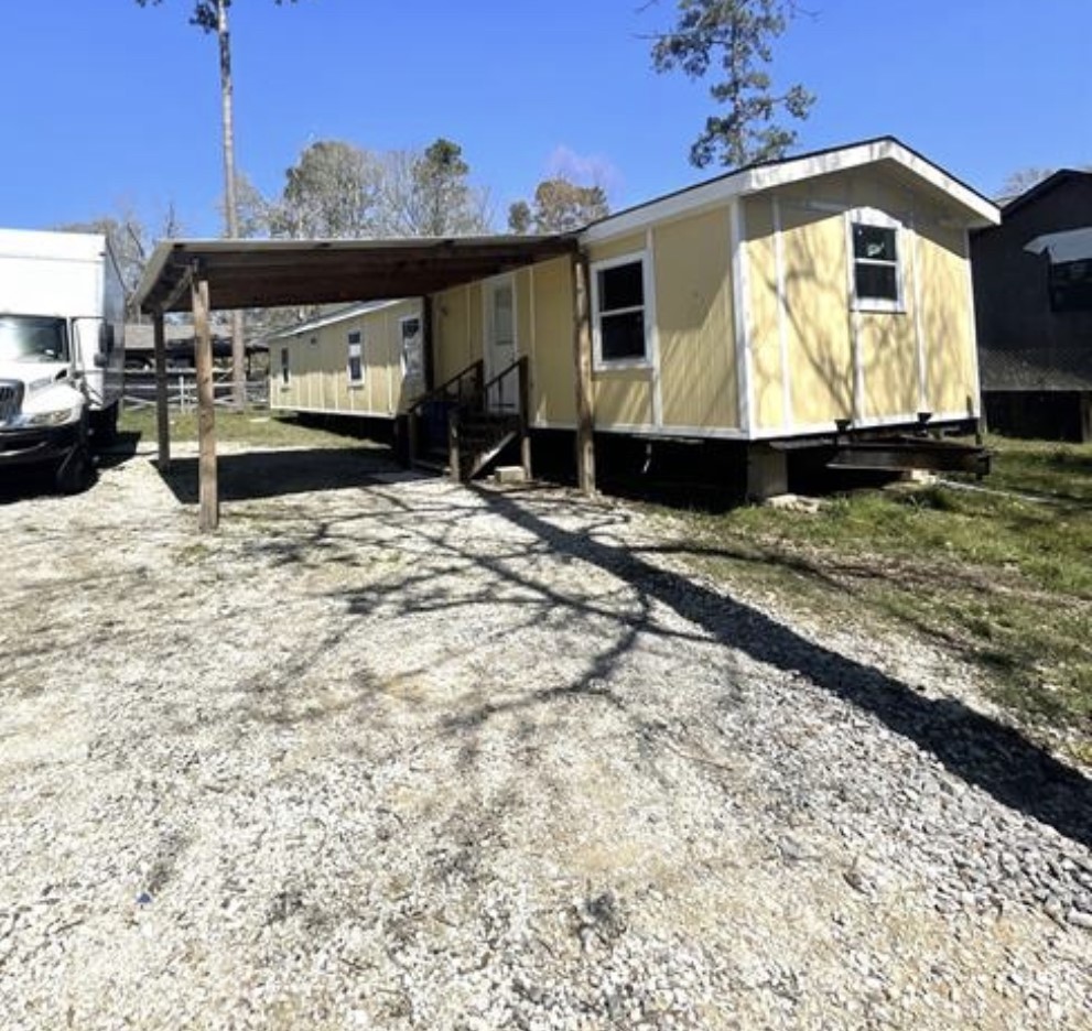 a view of a back yard of the house