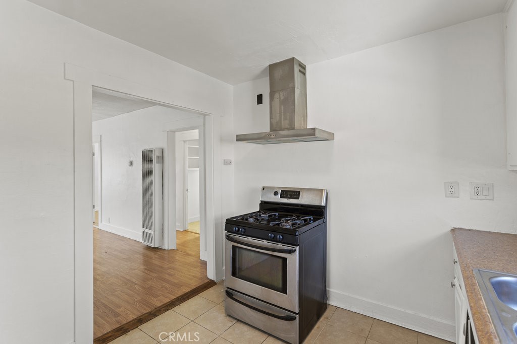 224 West 14th Street Long Beach, CA 90813 - Photo 17 of 31 a kitchen with granite countertop a stove and a refrigerator