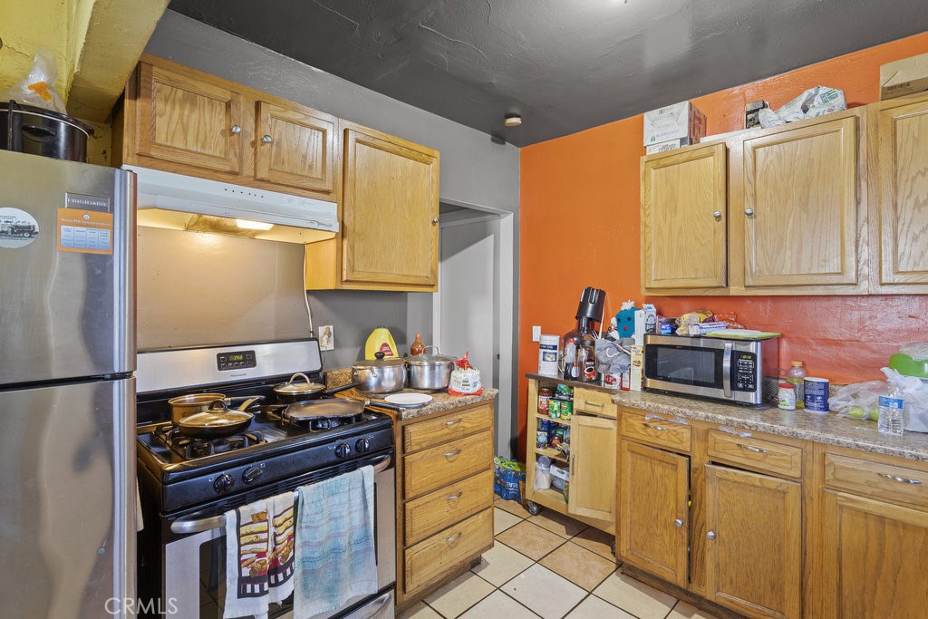 224 West 14th Street Long Beach, CA 90813 - Photo 21 of 31 a kitchen with stainless steel appliances a stove a sink and a refrigerator