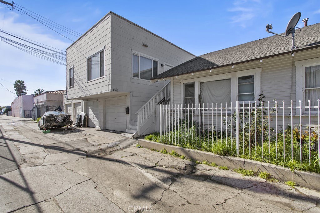 224 West 14th Street Long Beach, CA 90813 - Photo 28 of 31 a view of a house with a small yard and plants