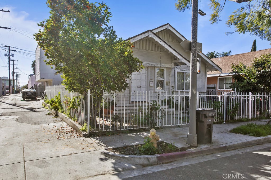224 West 14th Street Long Beach, CA 90813 - Photo 3 of 31 a front view of a house with a garden