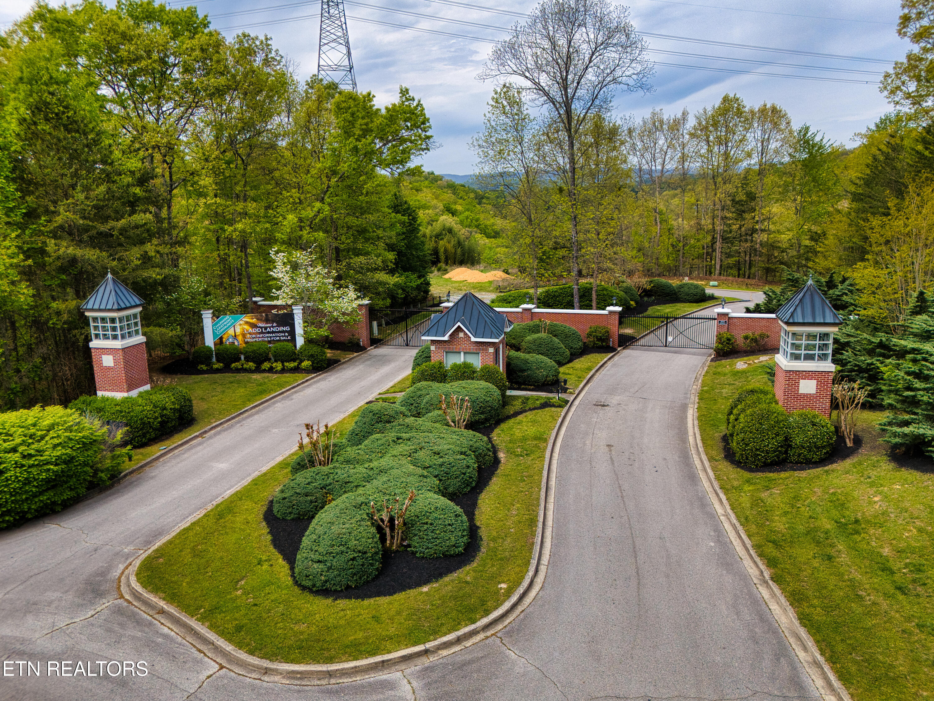 1003 Sheerwater Road Kingston, TN 37763 - Photo 12 of 14 Gated entrance