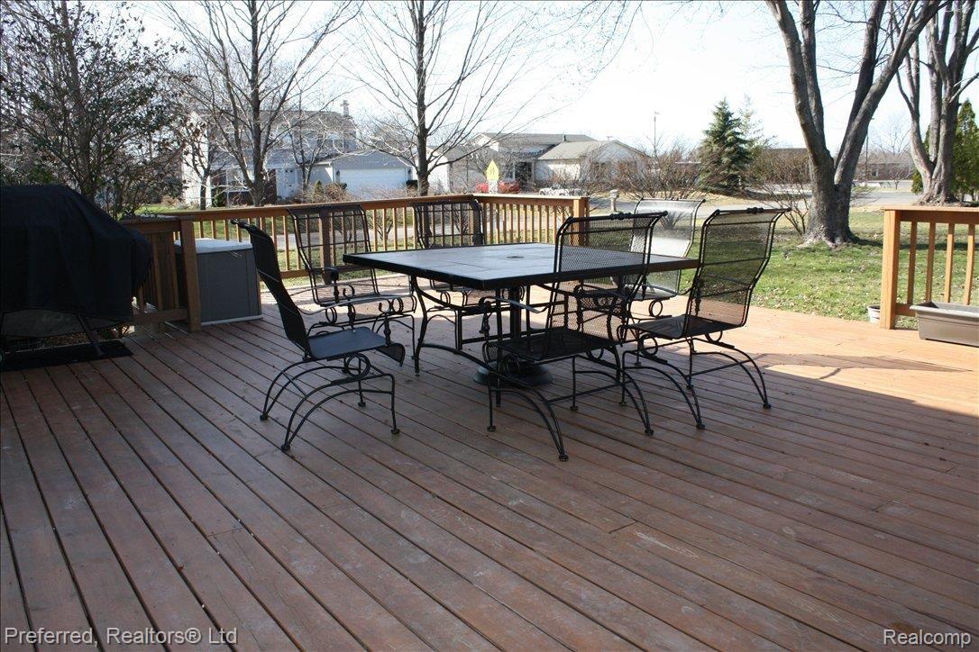 40494 Village Wood Road Novi, MI 48375 - Photo 12 of 14 Deck