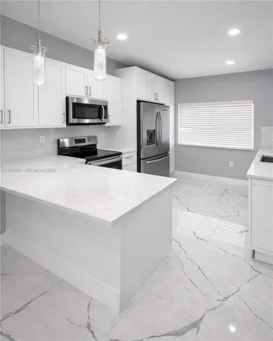 $2,500 | 7925 West 29th Way, Unit 201, Hialeah, FL 33018