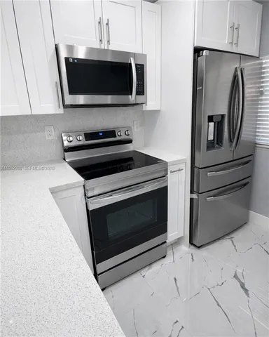 $2,500 | 7925 West 29th Way, Unit 201, Hialeah, FL 33018