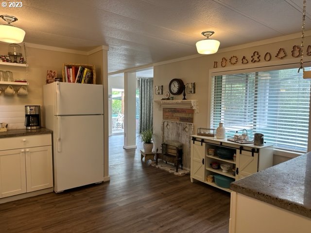 154 Outer Drive Florence, OR 97439 - Photo 12 of 40 Kitchen/Dining Room