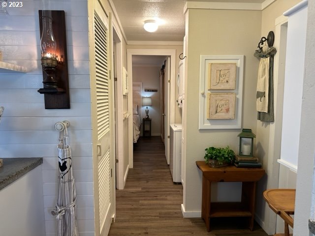 154 Outer Drive Florence, OR 97439 - Photo 15 of 40 Hallway
