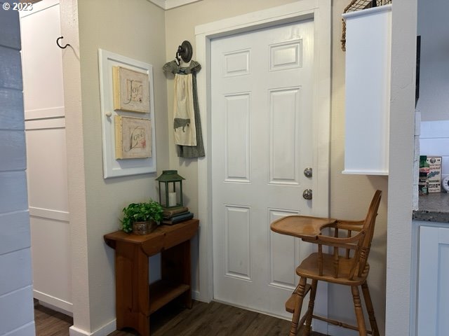 154 Outer Drive Florence, OR 97439 - Photo 16 of 40 Hallway