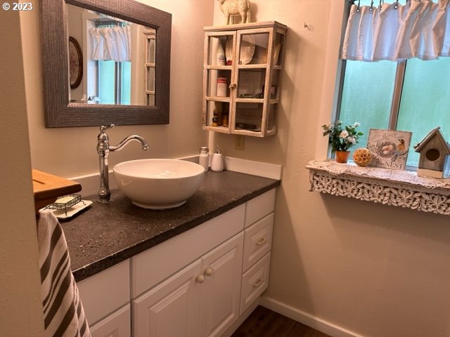 154 Outer Drive Florence, OR 97439 - Photo 18 of 40 Bathroom